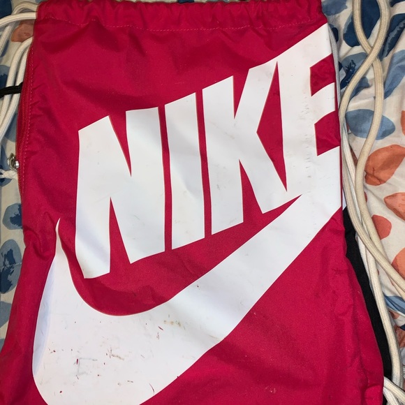 Pink nike drawstring bag - Picture 2 of 2
